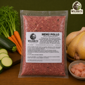 Menú BARF de Pollo Wild Bite, alimentación natural para perros elaborada con ingredientes frescos y carne de pollo.